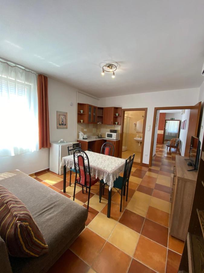 Gabi Lux Apartman Appartement Hajdúszoboszló Buitenkant foto